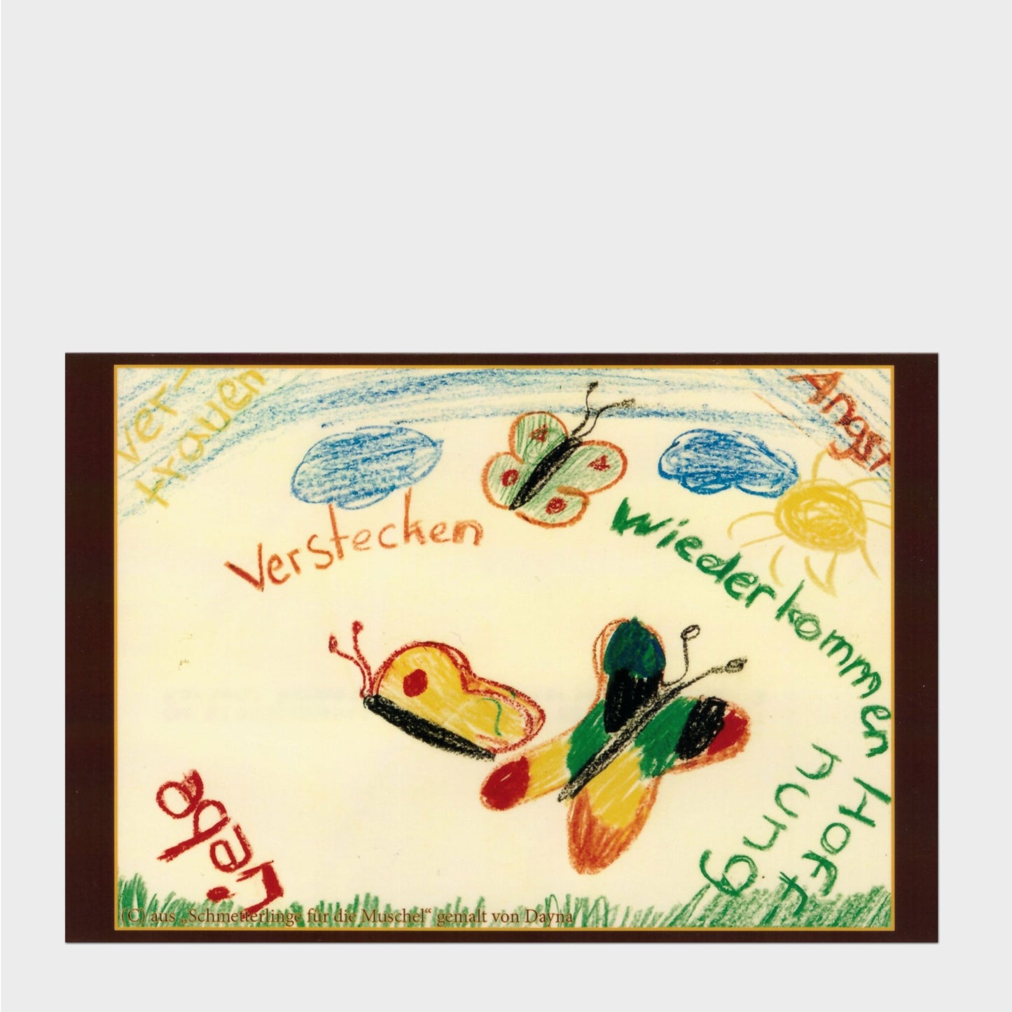 Grußkarte mit bunten Schmetterlingen gemalt von einem Kind. Dazu die Worte Verstecken Hoffnung Angst Vertrauen und Liebe