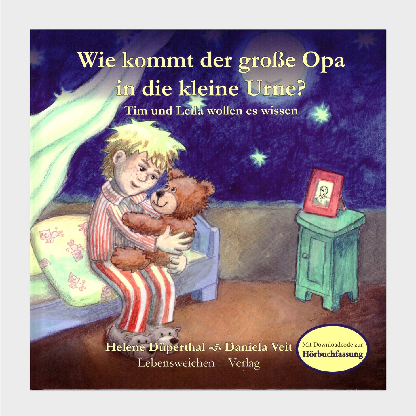 Buchcover mit einem kleinen Jungen und seiner Teddybärin Leila auf dem Schoß